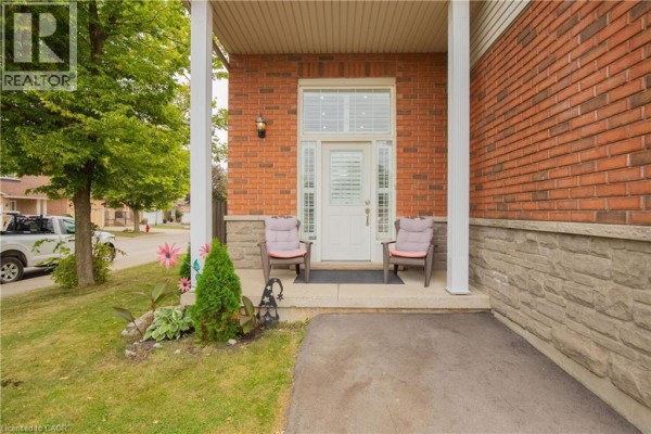 Kitchen - 73 Appleblossom Drive, Hamilton, ON L9C7W3 Photo 4