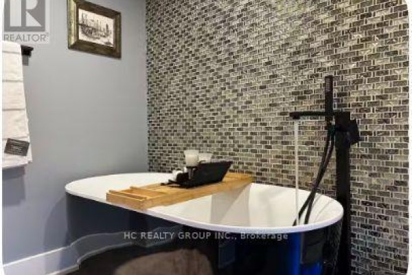 Kitchen - 73 Crofting Crescent, Markham, ON L6E0W1 Photo 3