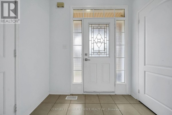 Kitchen - 73 Crown Victoria Drive, Brampton, ON L7A3X1 Photo 4