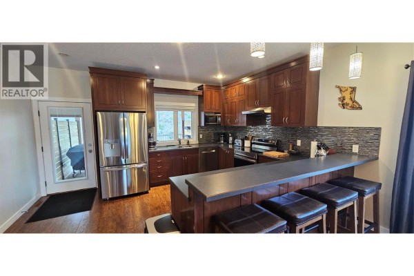 Kitchen - 73 Deerborne Drive, Elkford, BC V0B1H0 Photo 4