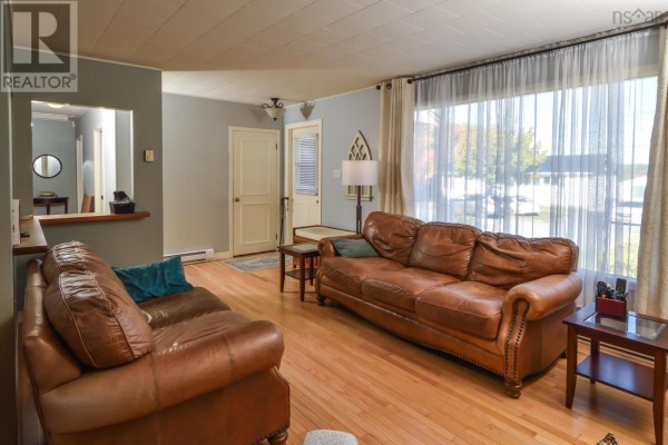 4pc Bathroom - 73 Forest Hill Road, Bridgewater, NS B4V1V2 Photo 5