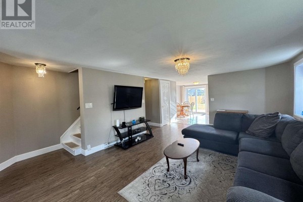 Foyer - 73 Lansdowne St, Chapleau, ON P0M1K0 Photo 4