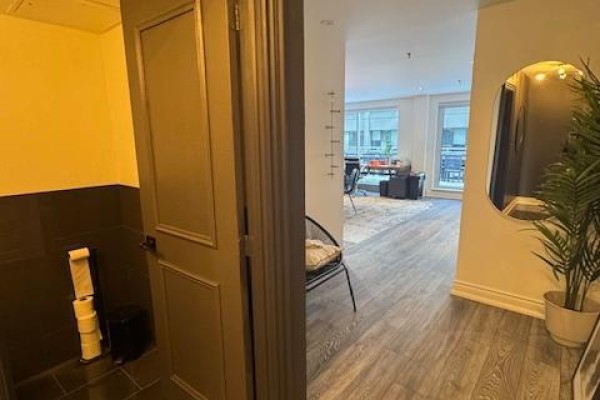 73 Richmond Street W, Toronto, ON M5H4E8 Photo 4