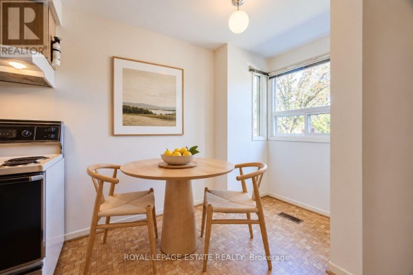 Kitchen - 73 Spring Forest Square, Toronto, ON M1S4X3 Photo 5