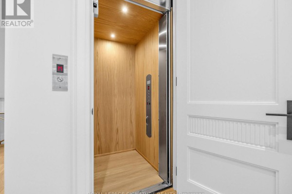 73 Starlight Crescent, Richmond Hill, ON L4C4X3 Photo 5