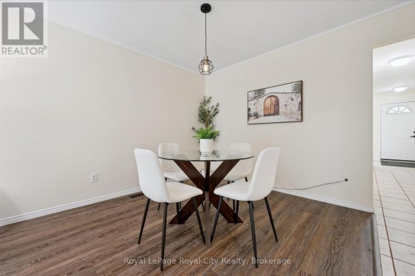 Kitchen - 73 Waxwing Crescent, Guelph, ON N1C1E3 Photo 5