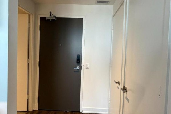 7304 - 448 Burnhamthorpe Road W, Mississauga, ON, photo 3