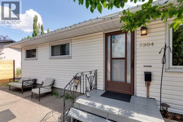 Living room - 7304 5 Street Sw, Calgary, AB T2V1B1 Photo 3
