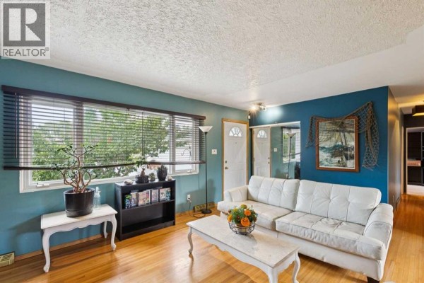 Family room - 7304 5 Street Sw, Calgary, AB T2V1B1 Photo 4
