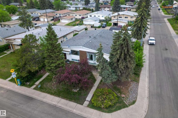 Bedroom 2 - 7304/7306 78 Av Nw, Edmonton, AB T6B0C1 Photo 2