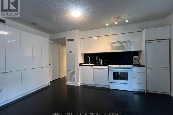 Primary Bedroom - 731 - 15 Iceboat Terrace, Toronto, ON M5V4A5 Photo 4