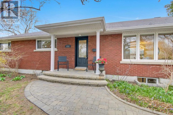 Kitchen - 731 Dovercourt Avenue, Ottawa, ON K2A0W9 Photo 4