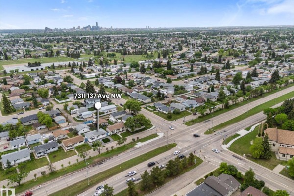 Primary Bedroom - 7311 137 Av Nw, Edmonton, AB T5C2L4 Photo 5