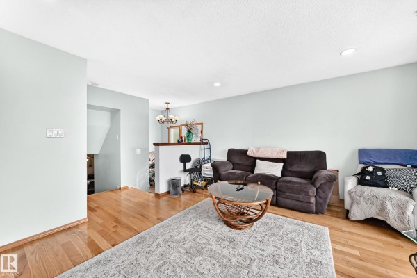 Kitchen - 7312 Delwood Rd Nw, Edmonton, AB T5C3A7 Photo 3