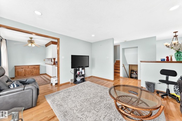 Family room - 7312 Delwood Rd Nw, Edmonton, AB T5C3A7 Photo 4