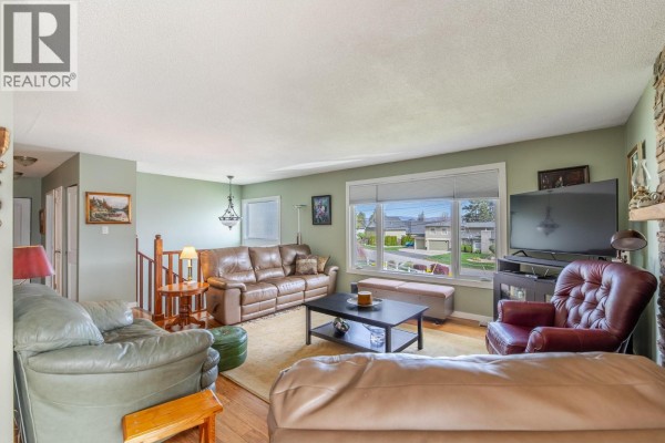 Kitchen - 7315 Higgin Avenue, Summerland, BC V0H1Z6 Photo 5