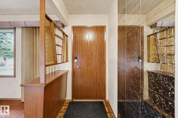 Kitchen - 7319 150 Av Nw, Edmonton, AB T5C2X9 Photo 3