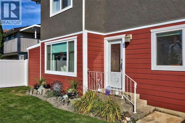 Full ensuite bathroom - 732 Ivy Avenue, Kamloops, BC V2B3X1 Photo 4