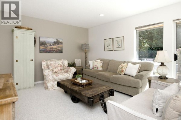 7321 Redrooffs Road, Sechelt, BC V7Z0T3 Photo 4