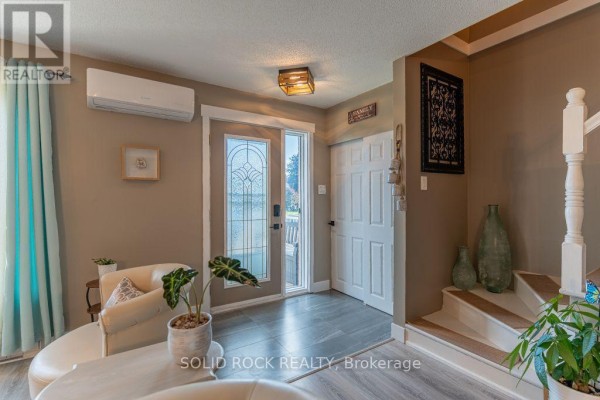Primary Bedroom - 733 Morris Street, Clarence Rockland, ON K4K1M9 Photo 4
