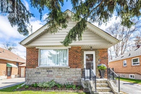 733 Pharmacy Avenue, Toronto