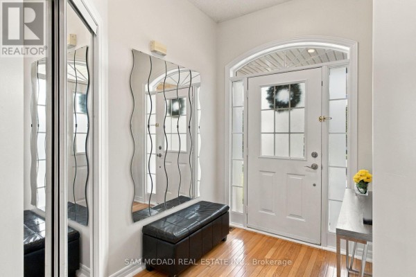 Eating area - 7331 Cork Tree Row, Mississauga, ON L5N8N9 Photo 3