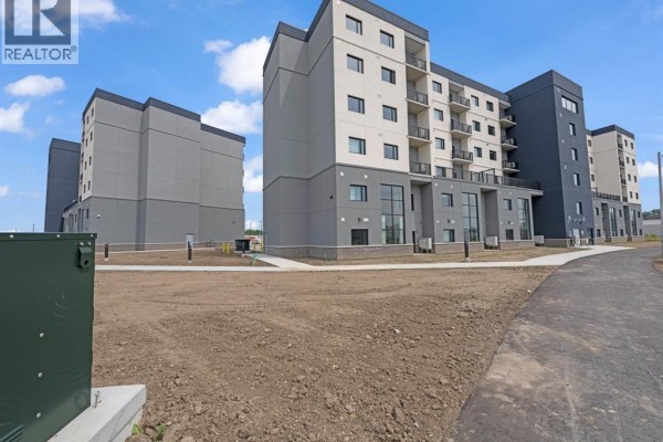 7337 Meo Boulevard, Lasalle, ON, photo 2