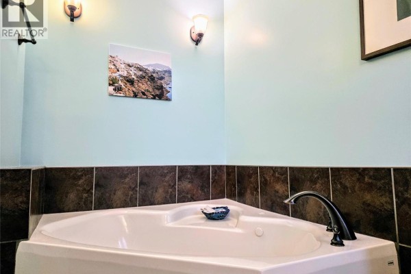 Primary Bedroom - 7337 Prospector Avenue Unit# 502, Radium Hot Springs, BC V0A1M0 Photo 2