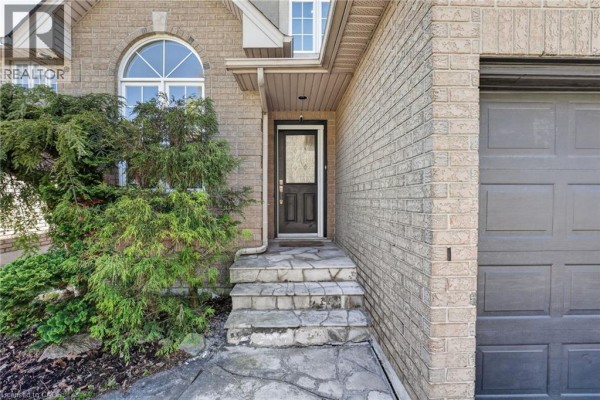 Loft - 734 Brigadoon Drive, Hamilton, ON L9C7S2 Photo 4