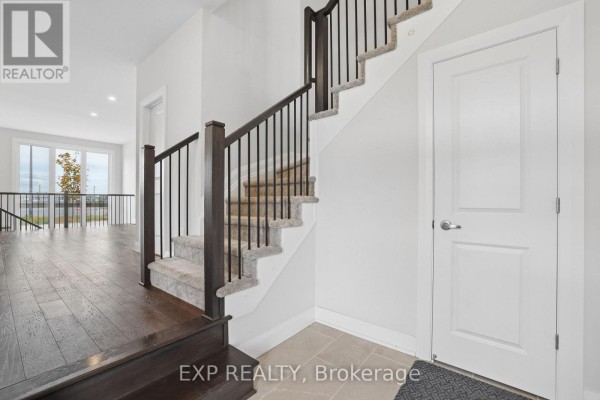 Family room - 734 Ploughman Place, Ottawa, ON K2S3C5 Photo 4