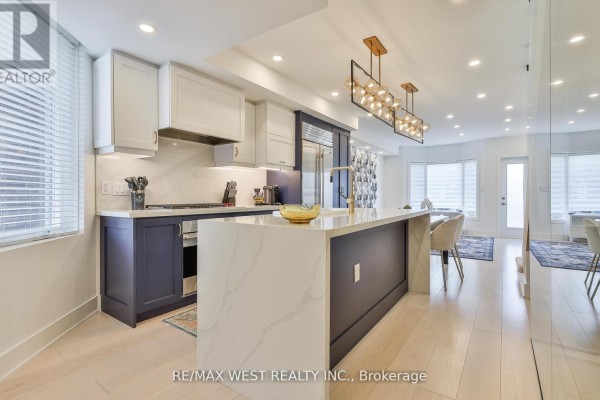 Kitchen - 734 Shaw Street, Toronto, ON M6G3L7 Photo 5