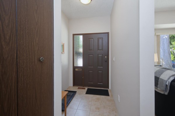 7340 Todd Crescent, Surrey, BC V3W7N6 Photo 5