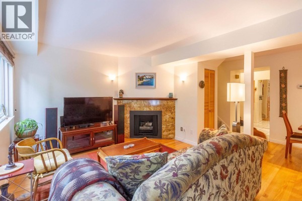 7348 Coronado Drive, Burnaby, BC V5A1R1 Photo 4