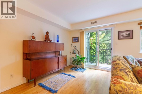 7348 Coronado Drive, Burnaby, BC V5A1R1 Photo 5