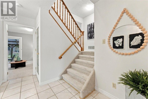 Kitchen - 735 Bermuda Avenue, Oshawa, ON L1J6B1 Photo 5