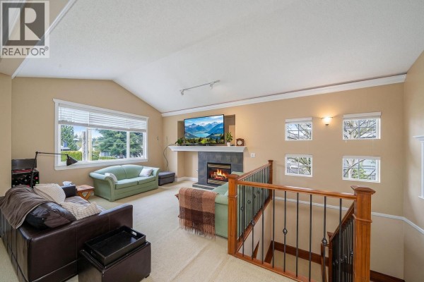 735 Schoolhouse Street, Coquitlam, BC V3J5S1 Photo 2