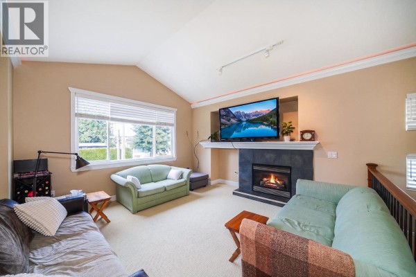 735 Schoolhouse Street, Coquitlam, BC V3J5S1 Photo 3