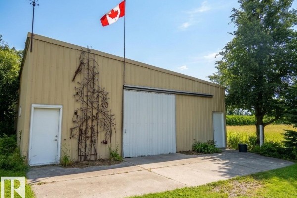 Family room - 736 Blue Heron Drive, Rural Lac Ste  Anne County, AB T0E1V0 Photo 4