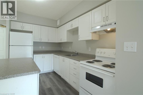 Kitchen - 736 Old Albert Street Unit# 403, Waterloo, ON N2L6R4 Photo 5