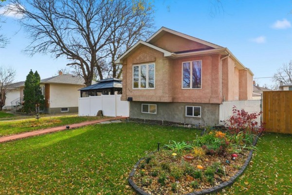 Living room - 736 Simpson Avenue, Winnipeg, MB R2K1R9 Photo 2