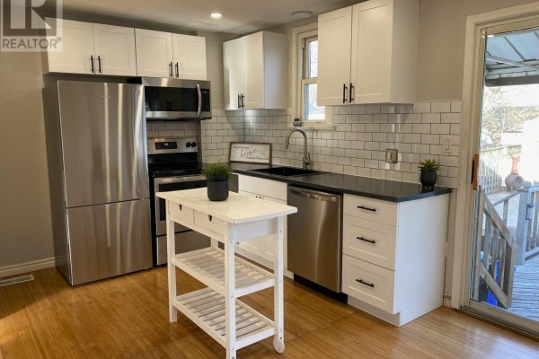 Kitchen - 736 Tate Avenue, Hamilton, ON L8H6L7 Photo 3