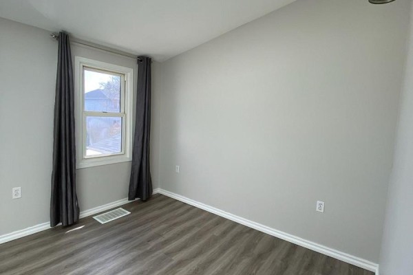 Living room - 736 Tate Avenue, Hamilton, ON L8H6L7 Photo 5
