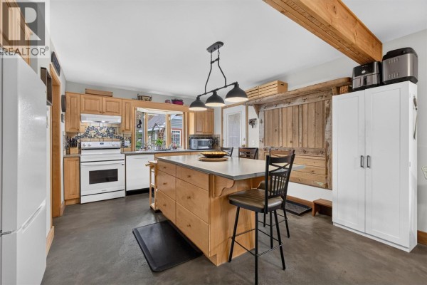 Loft - 7366 Fintry Delta Road, Kelowna, BC V1Z3V2 Photo 3