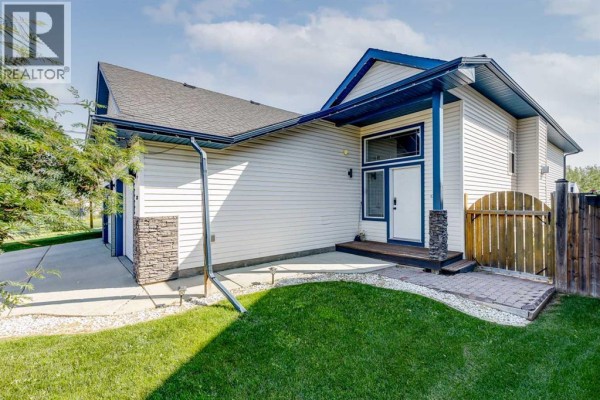 Dining room - 738 Carriage Lane Drive, Carstairs, AB T0M0N0 Photo 2