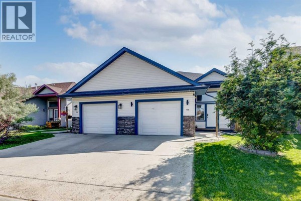 Living room - 738 Carriage Lane Drive, Carstairs, AB T0M0N0 Photo 3