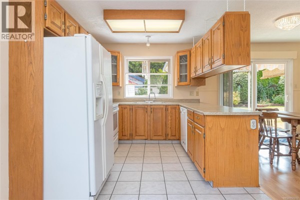 738 Soriel Rd, Parksville, BC, photo 2