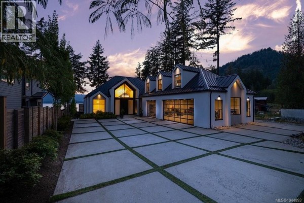 7380 Lakefront Dr, Lake Cowichan, BC, photo 2