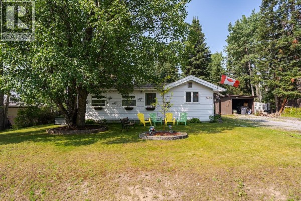 Living room - 7389 Elk Road, Prince George, BC V2N5N9 Photo 3