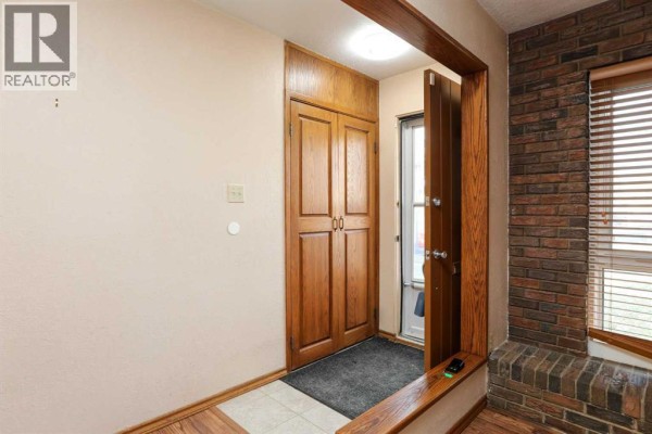 Dining room - 739 23 Street N, Lethbridge, AB T1H3S8 Photo 5
