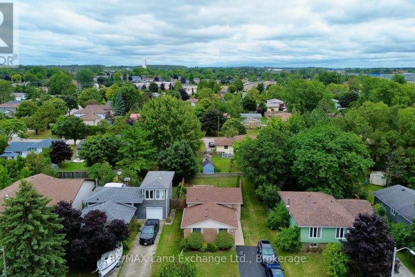 739 Palmateer Drive, Kincardine, ON N2Z1R8 Photo 3